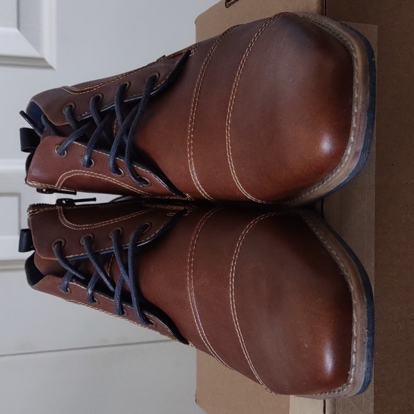 Shoes - Picture 1 of 4